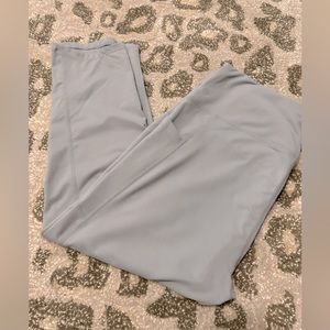 Mint condition!  Zella Live in High waist pocket cropped leggings - grey Large